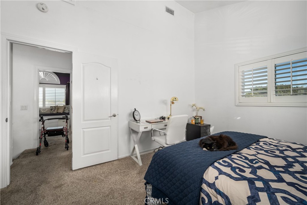 5633 E Spring Street