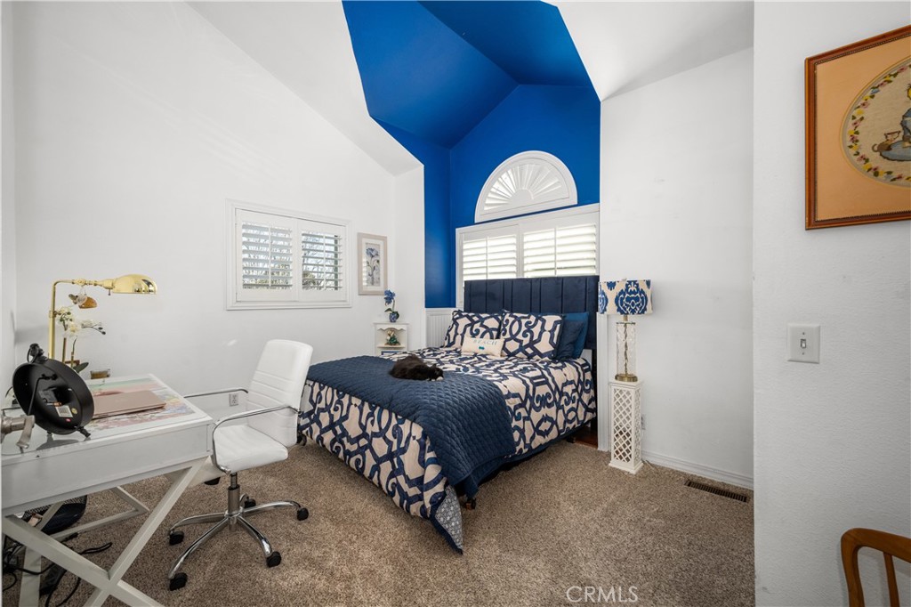 5633 E Spring Street