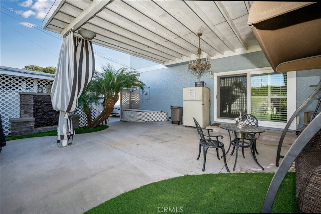 5633 E Spring Street