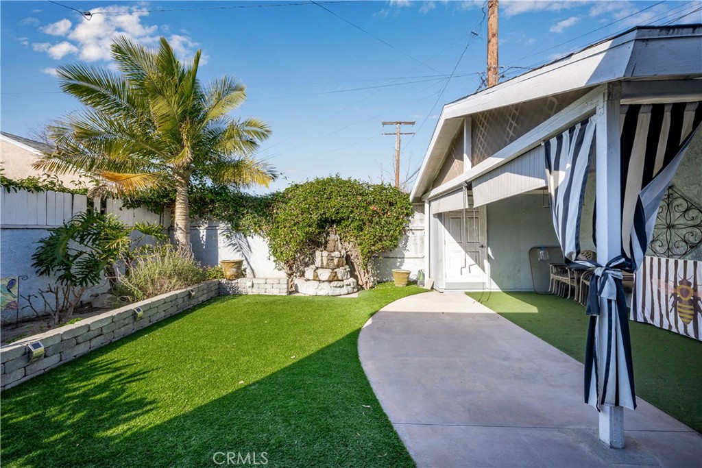 5633 E Spring Street