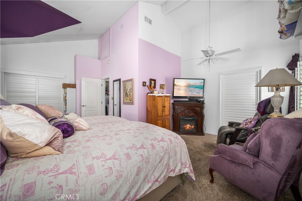 5633 E Spring Street