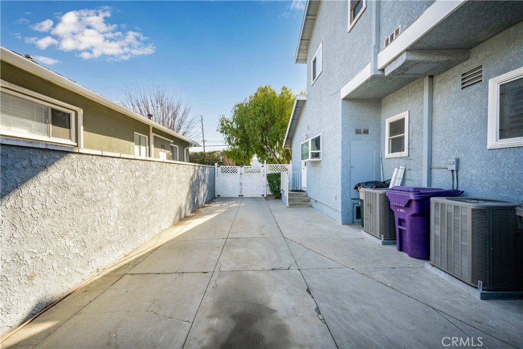 5633 E Spring Street