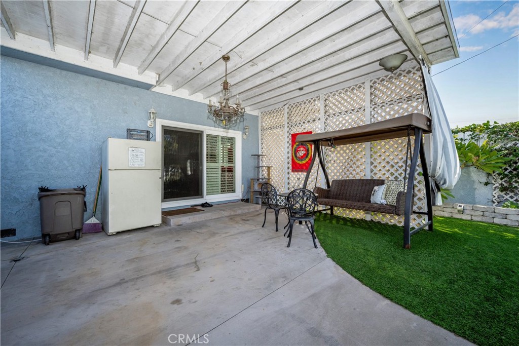 5633 E Spring Street