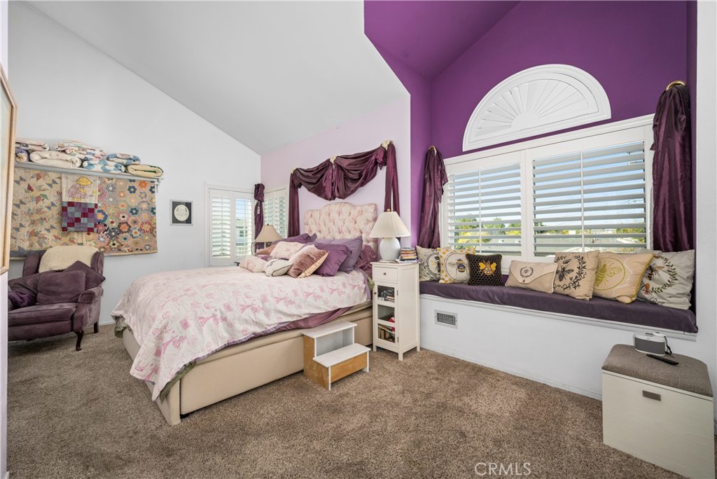 5633 E Spring Street