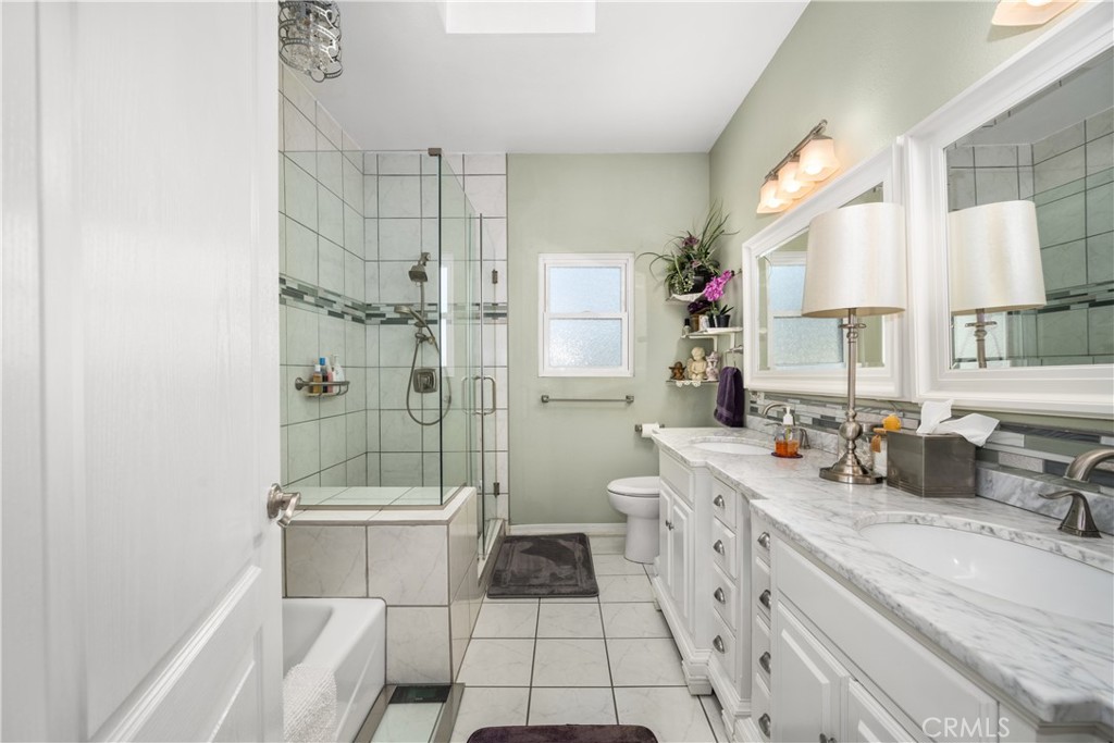 5633 E Spring Street