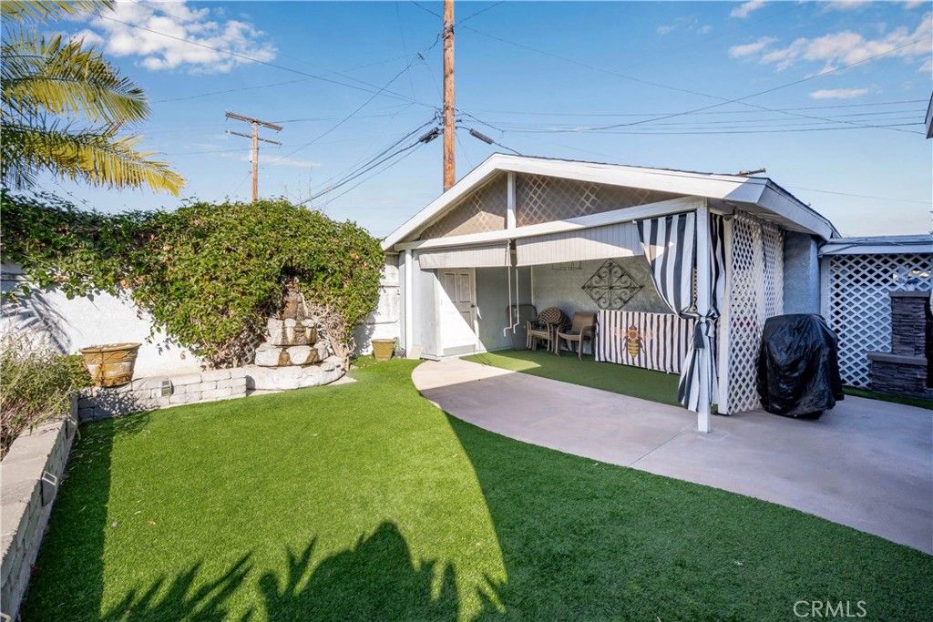 5633 E Spring Street