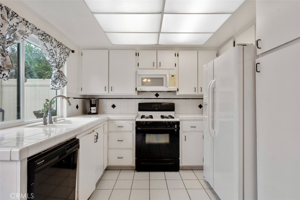 1910 W Palmyra Avenue 7