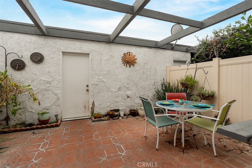 1910 W Palmyra Avenue 7