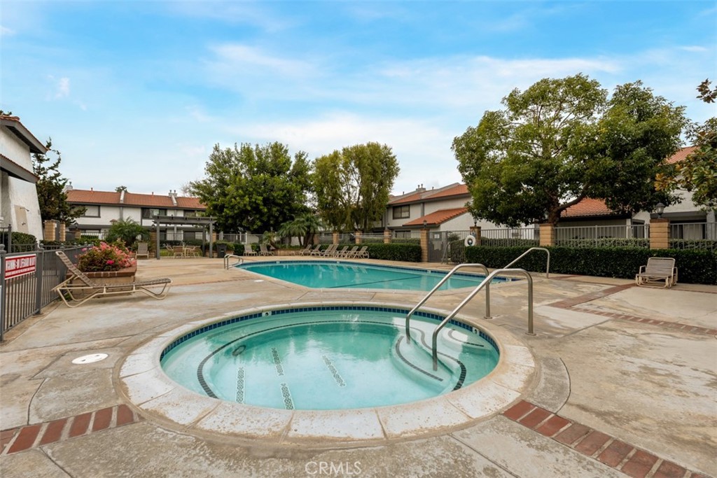 1910 W Palmyra Avenue 7