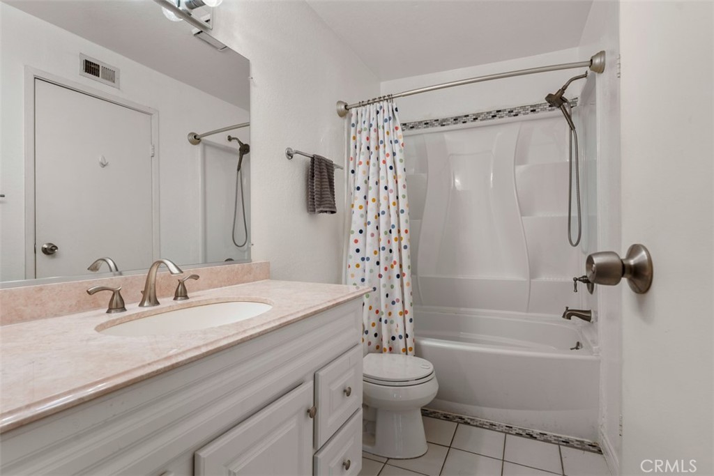 1910 W Palmyra Avenue 7