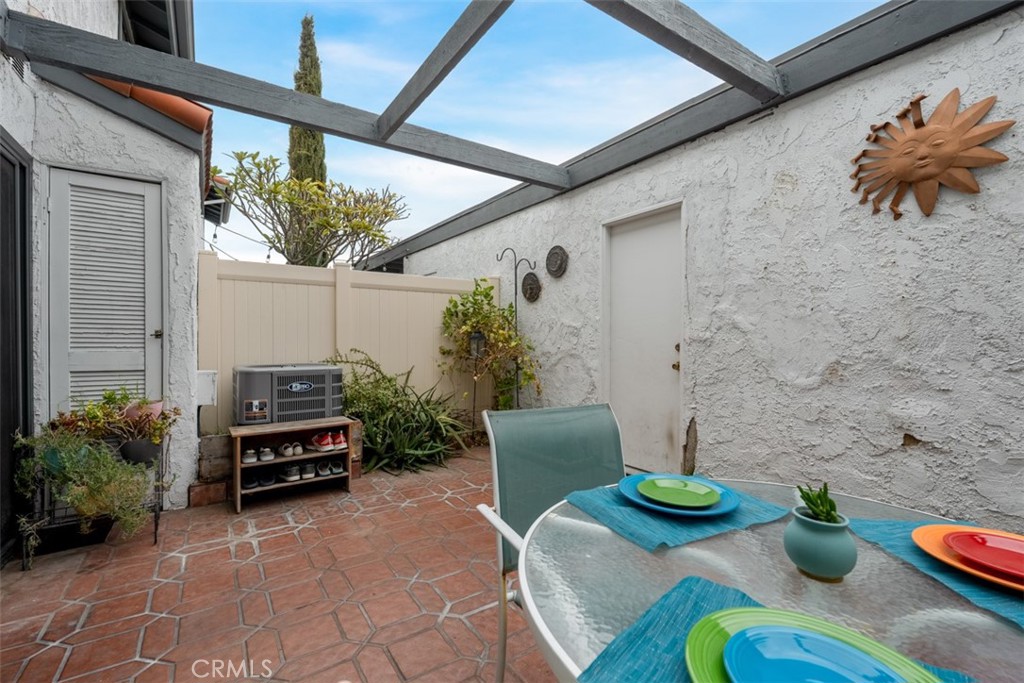 1910 W Palmyra Avenue 7