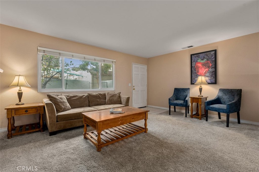 1910 W Palmyra Avenue 7