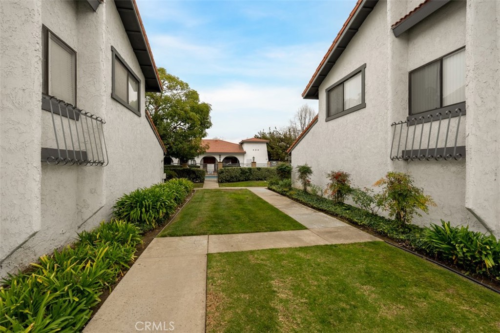 1910 W Palmyra Avenue 7