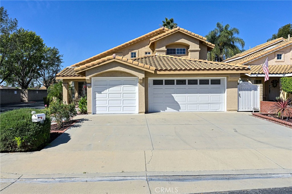 1775 N AZURE Street