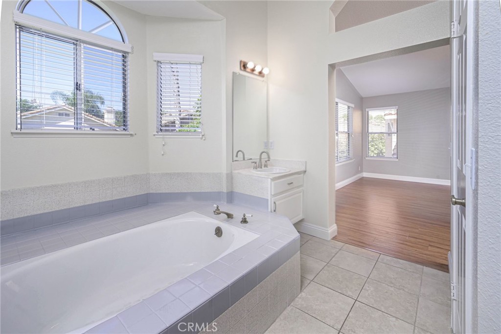 1775 N AZURE Street