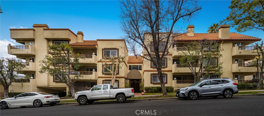 609 E Palm Avenue 301