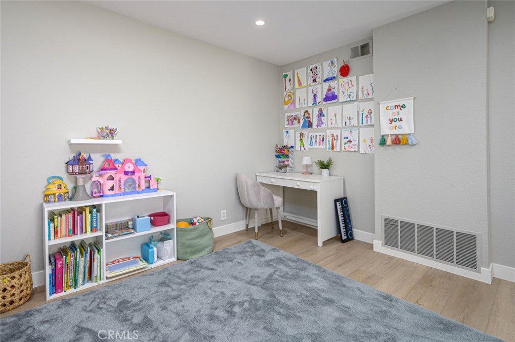 5867 E MOUNTAIN LOOP Trail 11