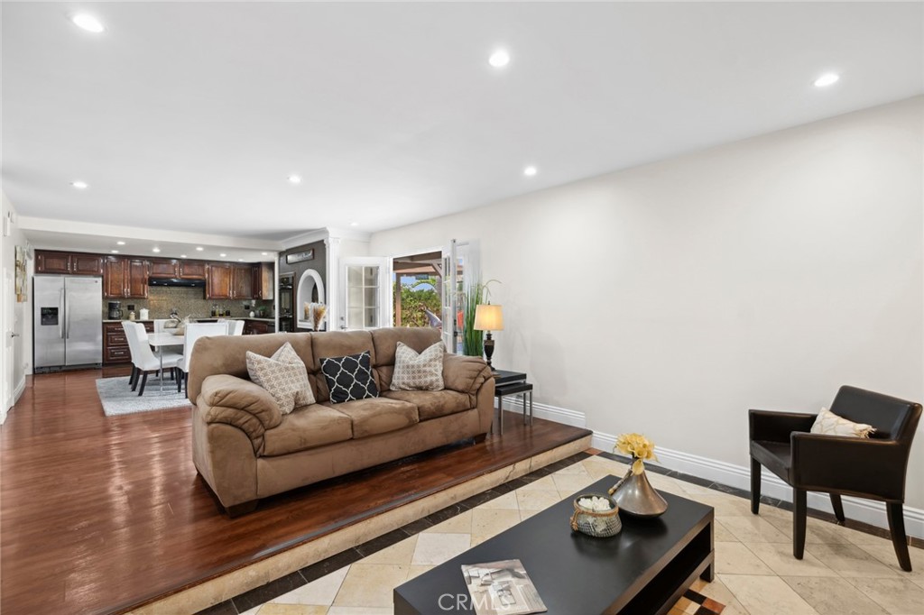 6889 E Georgetown Circle