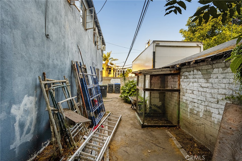 1106 W Santa Ana Boulevard