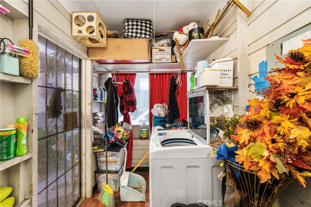 1106 W Santa Ana Boulevard