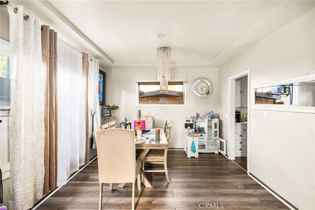 1106 W Santa Ana Boulevard