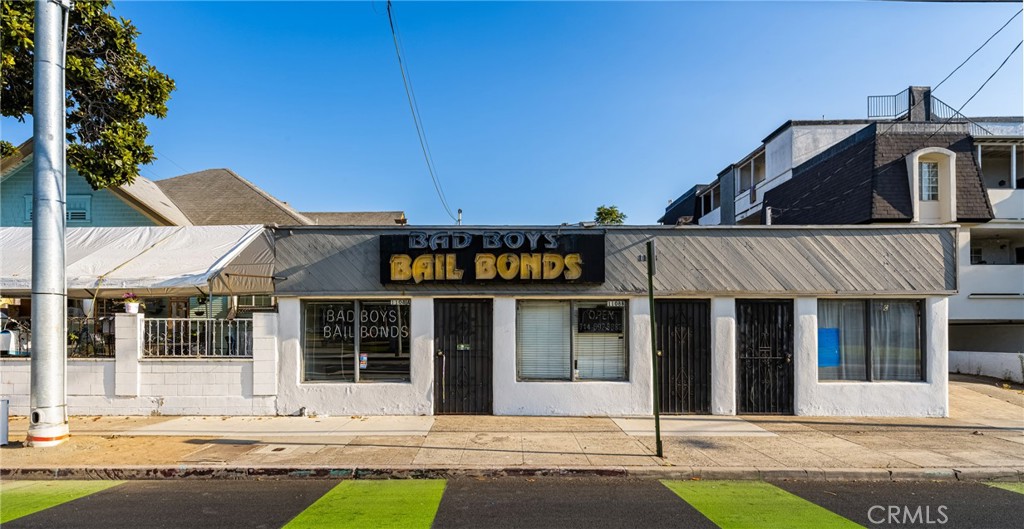 1106 W Santa Ana Boulevard