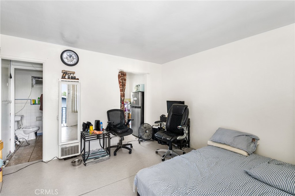 1106 W Santa Ana Boulevard