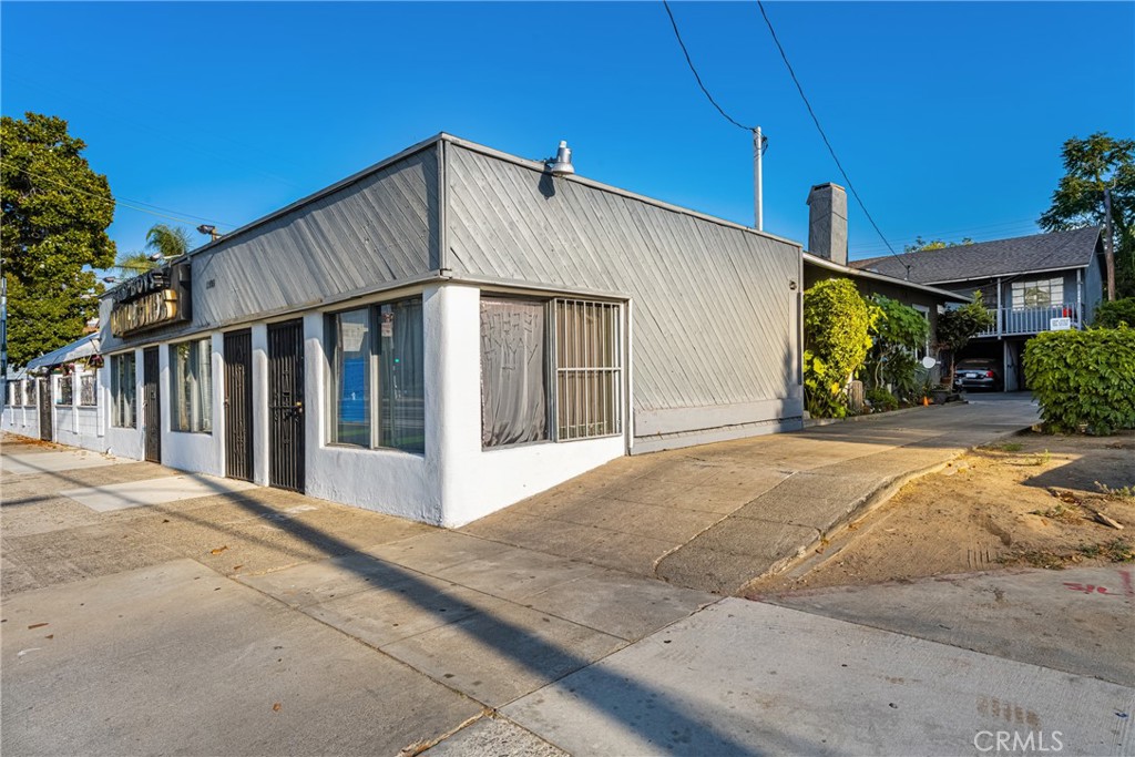 1106 W Santa Ana Boulevard