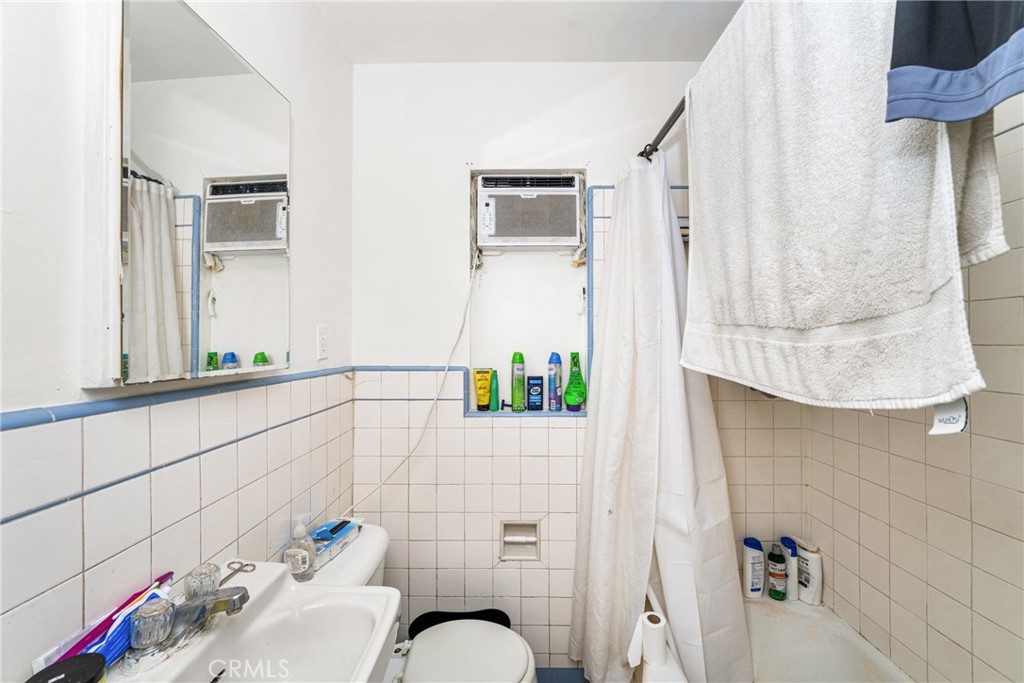 1106 W Santa Ana Boulevard