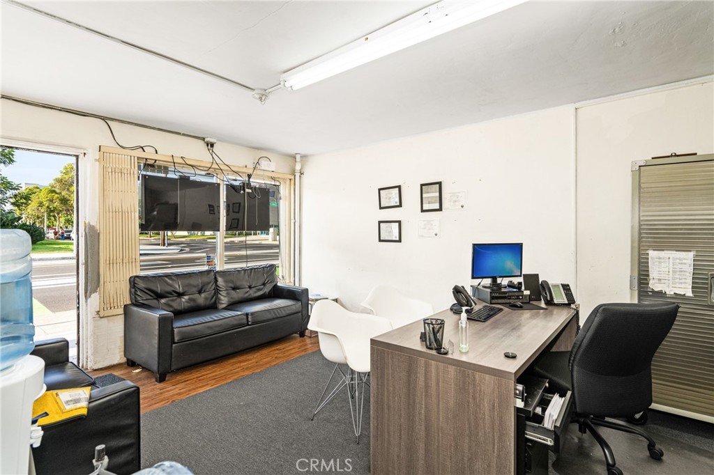 1106 W Santa Ana Boulevard