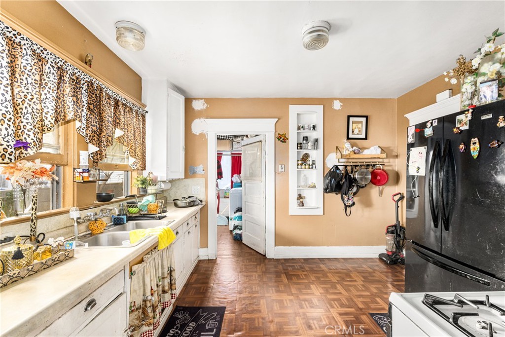 1106 W Santa Ana Boulevard