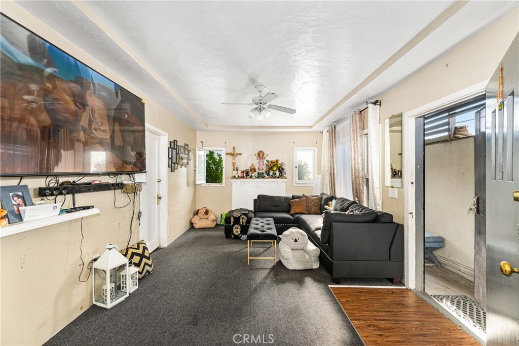 1106 W Santa Ana Boulevard