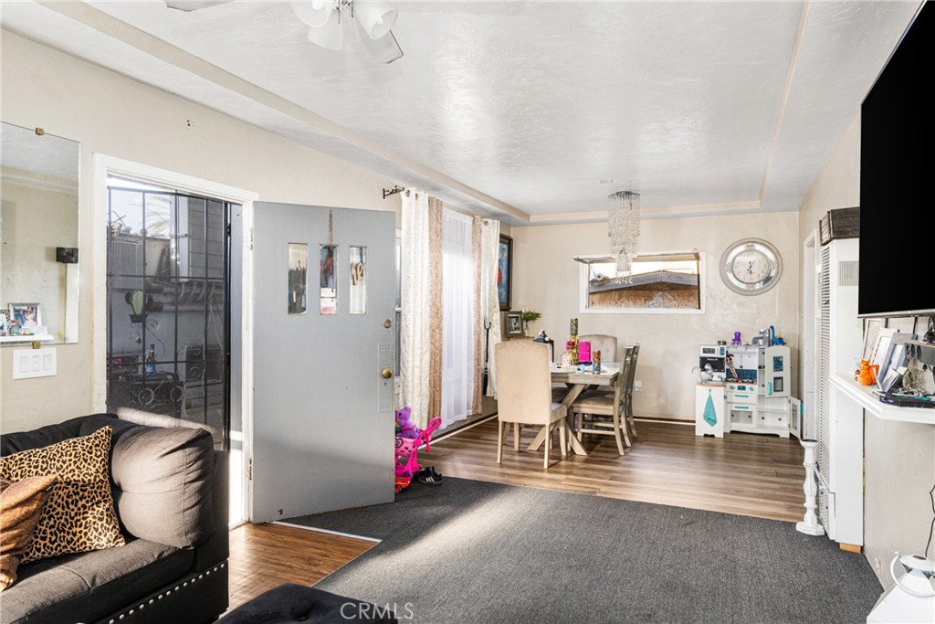 1106 W Santa Ana Boulevard