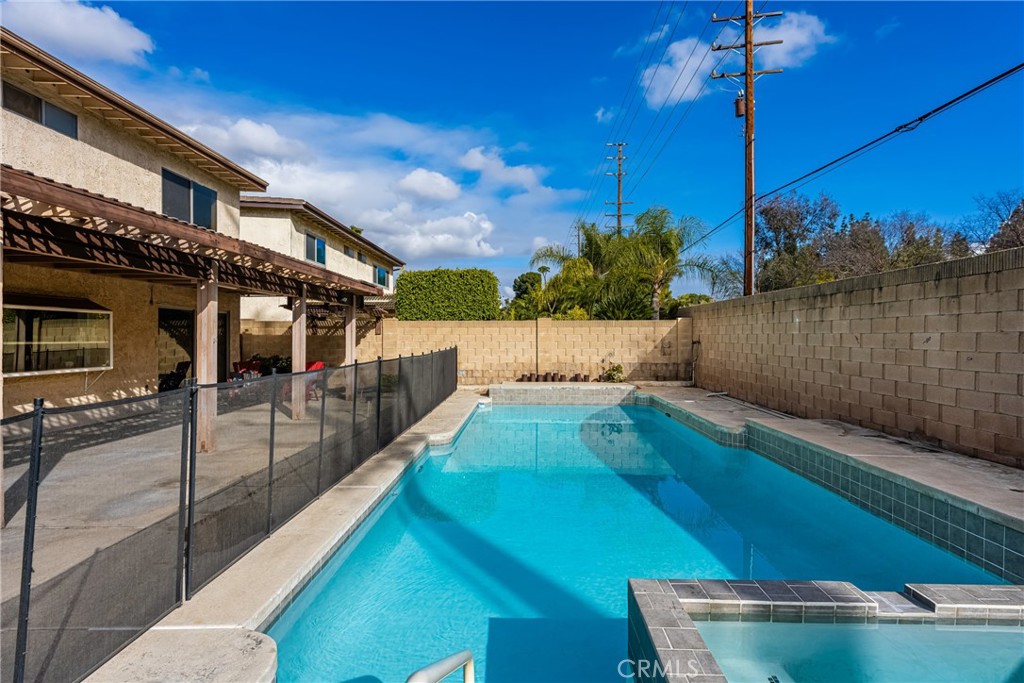 7842 E Woodsboro Avenue