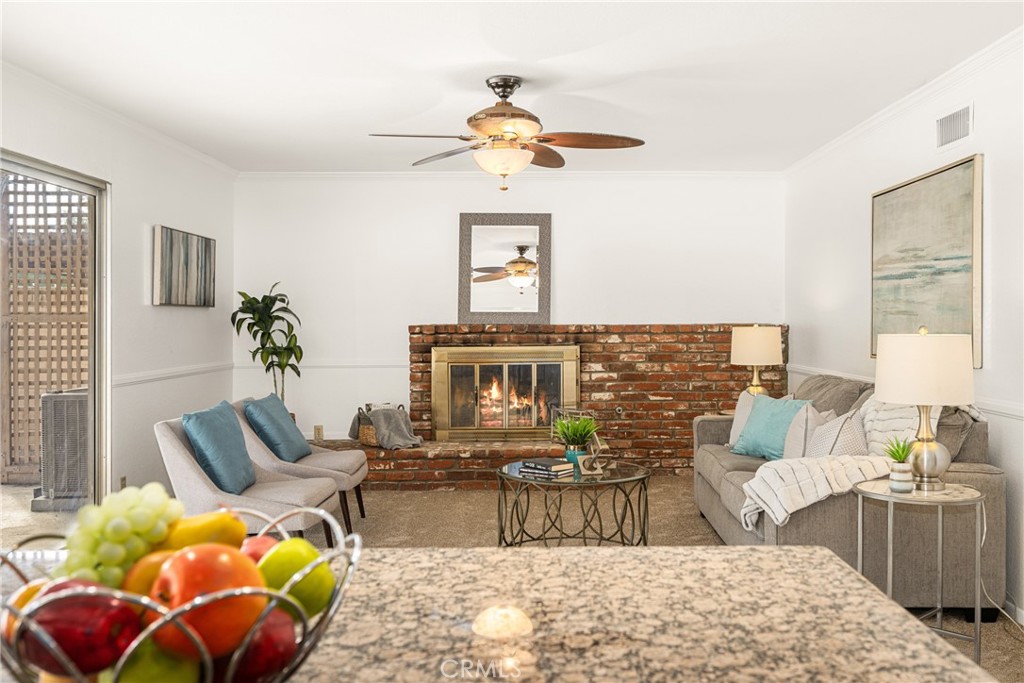 7842 E Woodsboro Avenue