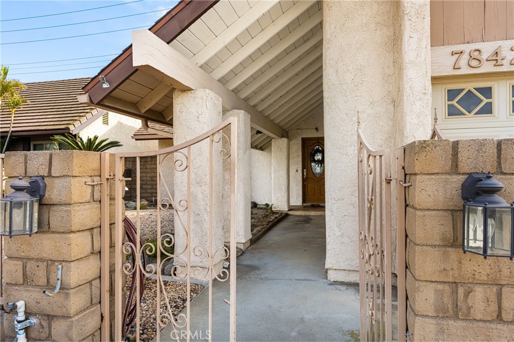 7842 E Woodsboro Avenue