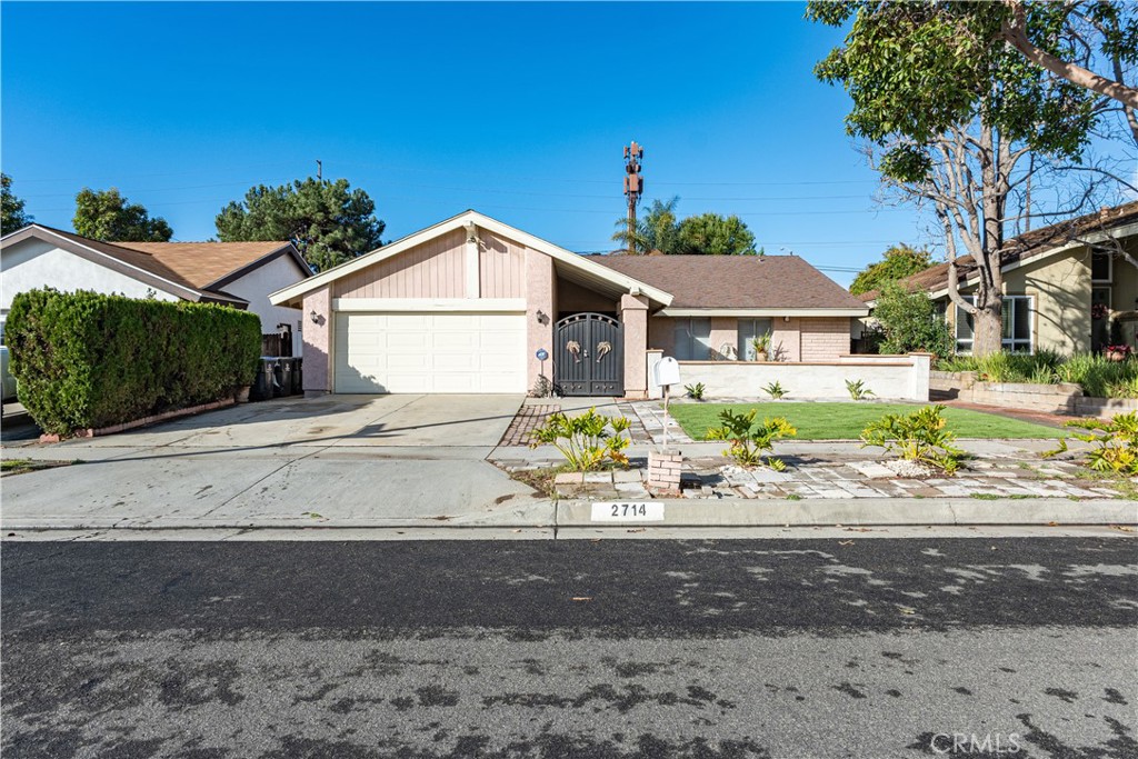 2714 S Deegan Drive