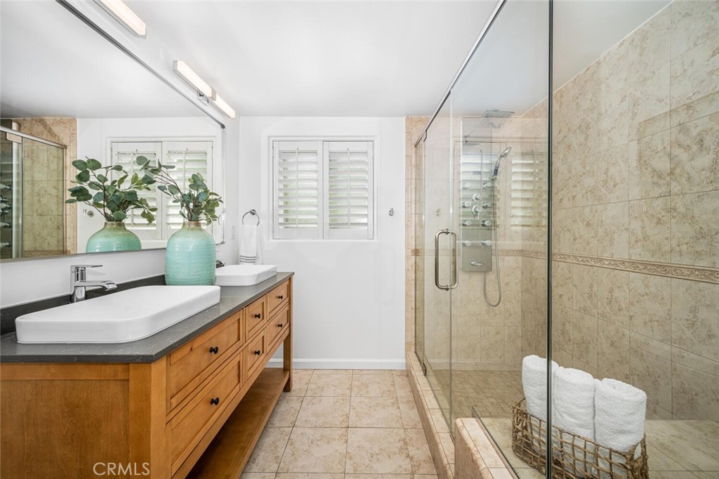 3713 Royal Woods Drive