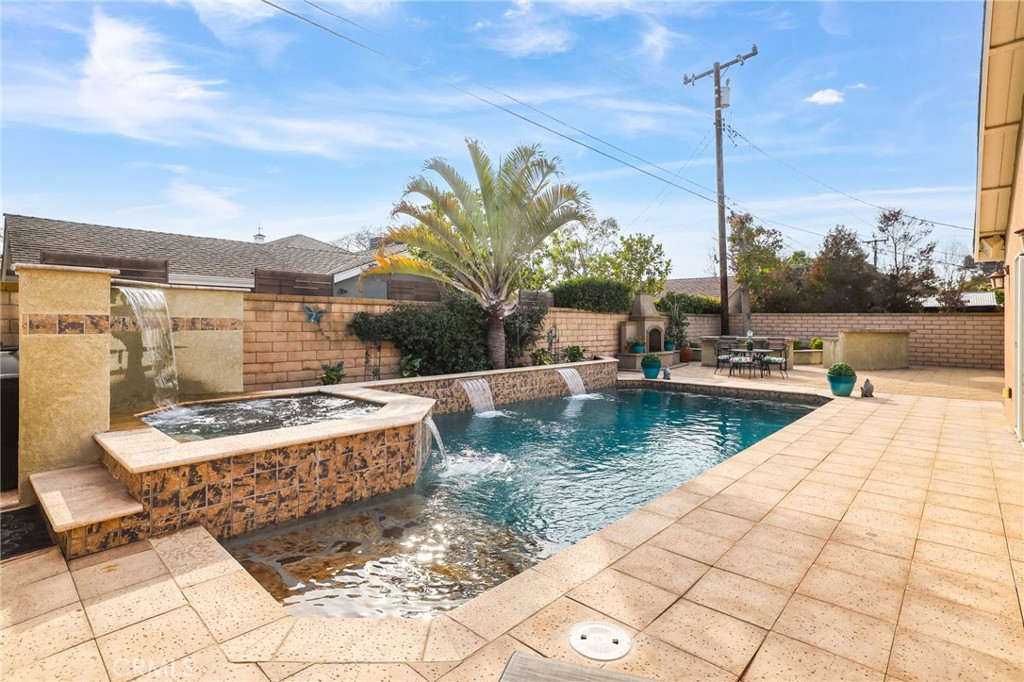 2682 Oak Knoll Drive