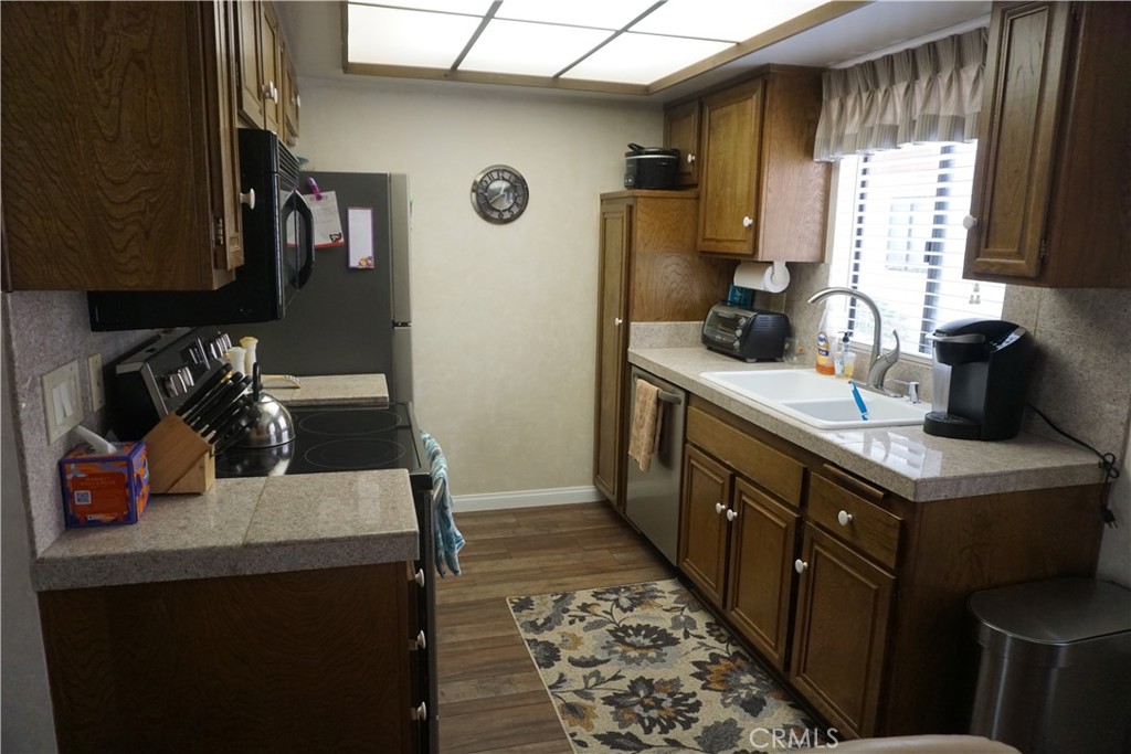 1407 N Sunrise Way 25