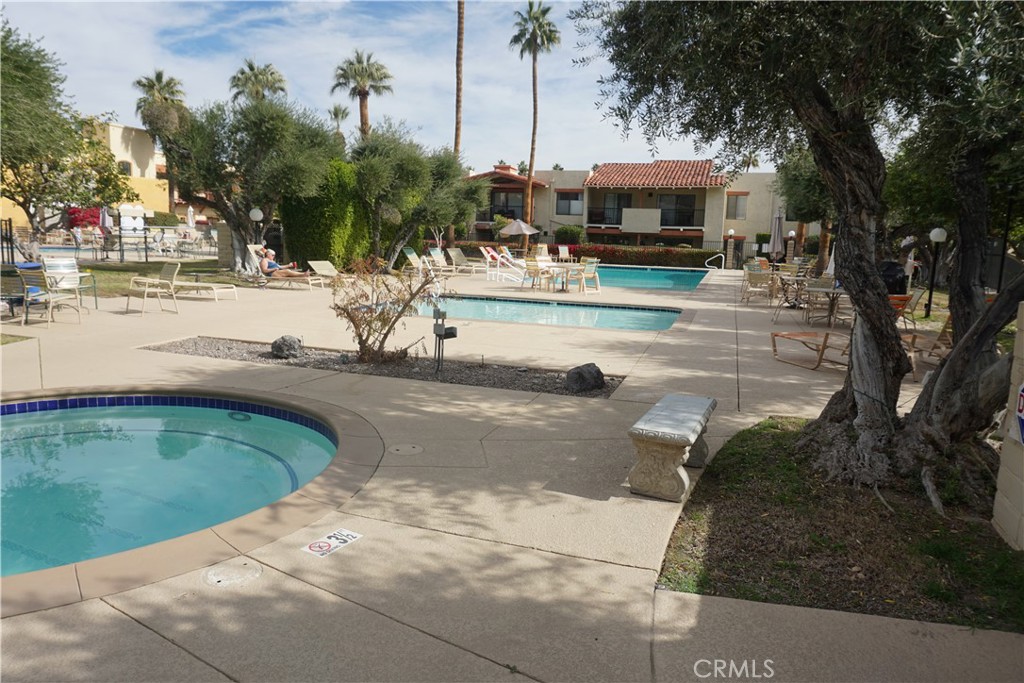 1407 N Sunrise Way 25