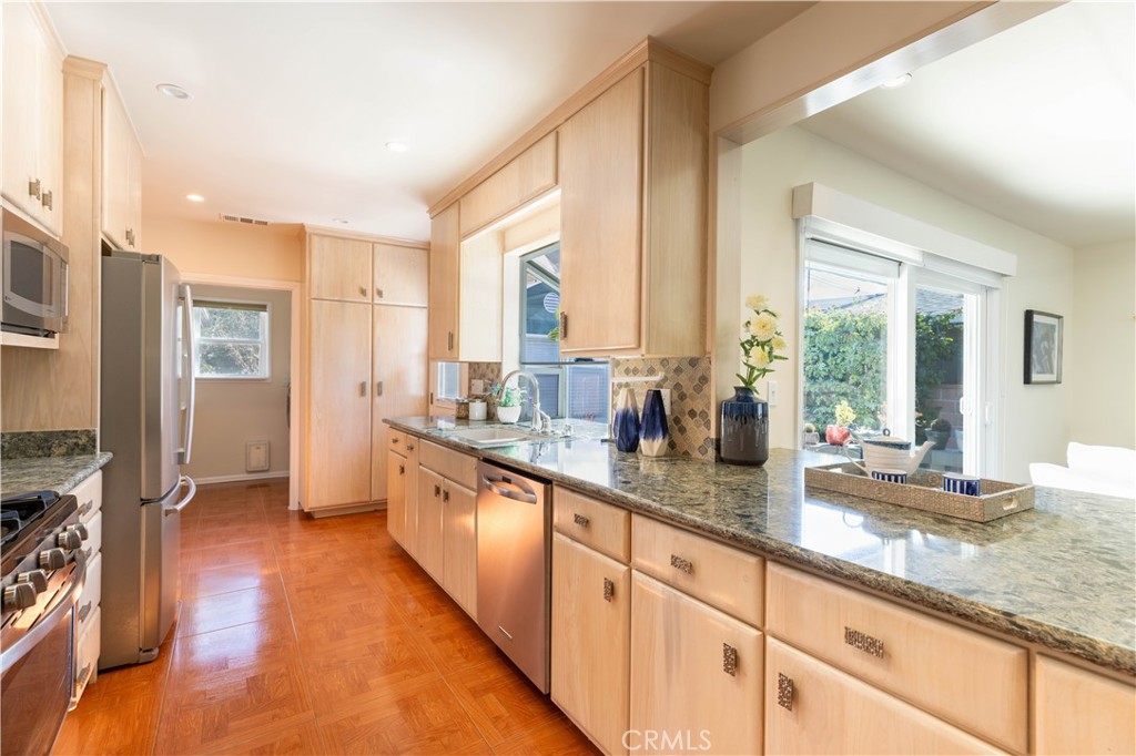 6764 E Parapet Street