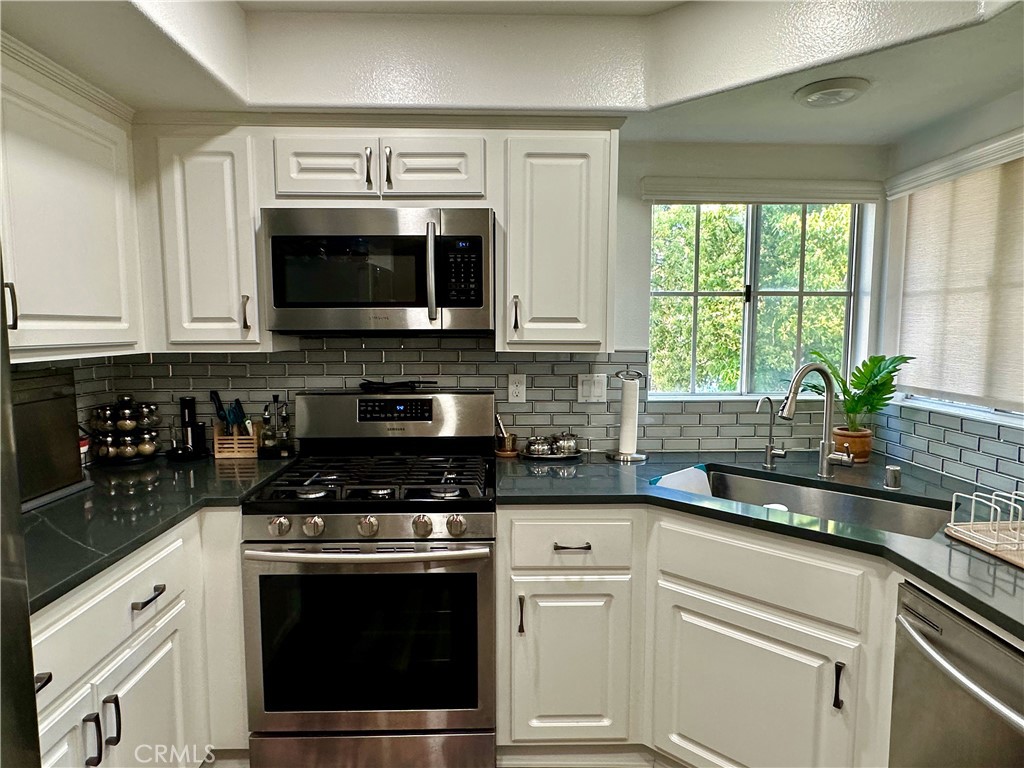 8020 E Goldenrod Lane