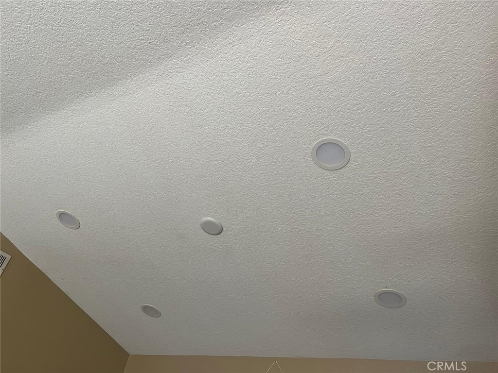 8020 E Goldenrod Lane