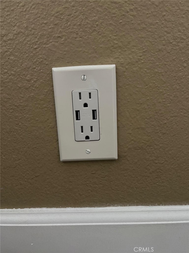 8020 E Goldenrod Lane