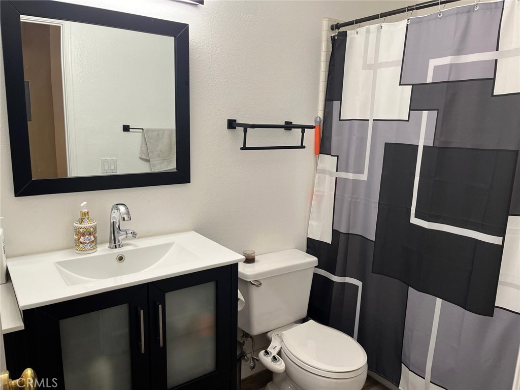 8020 E Goldenrod Lane