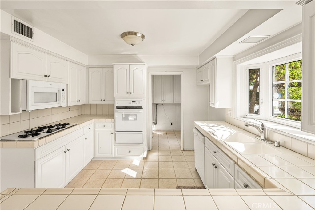 14031 La Barca Drive