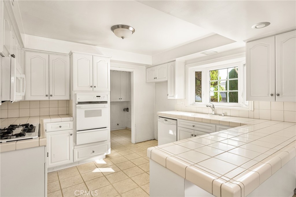 14031 La Barca Drive