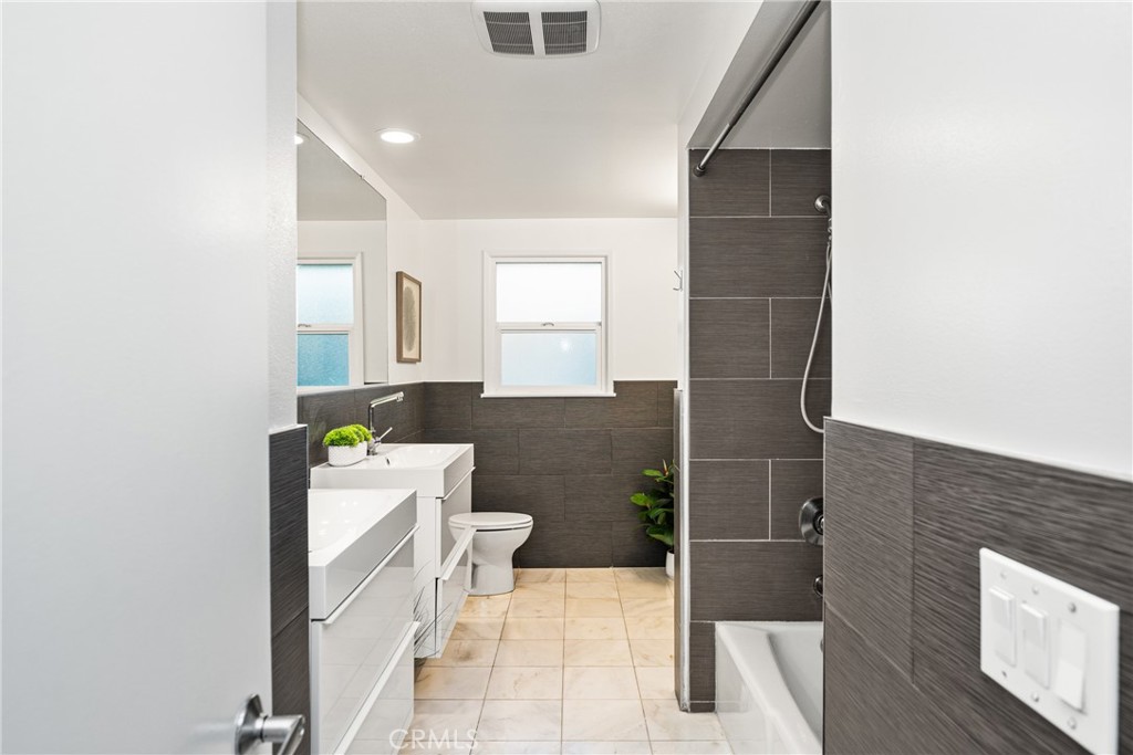 401 E Riverview Avenue