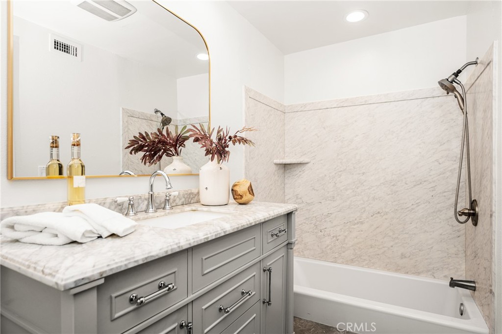 401 E Riverview Avenue